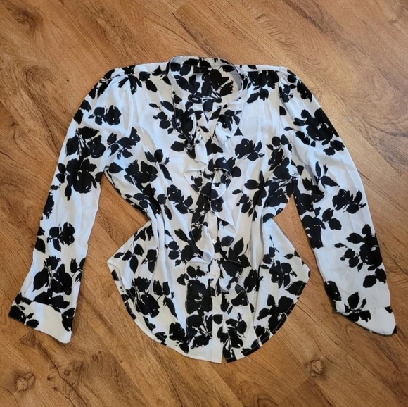 Worthington Black White Floral Ruffled Button-Up Blouse Size Large EUC - Picture 2 of 7